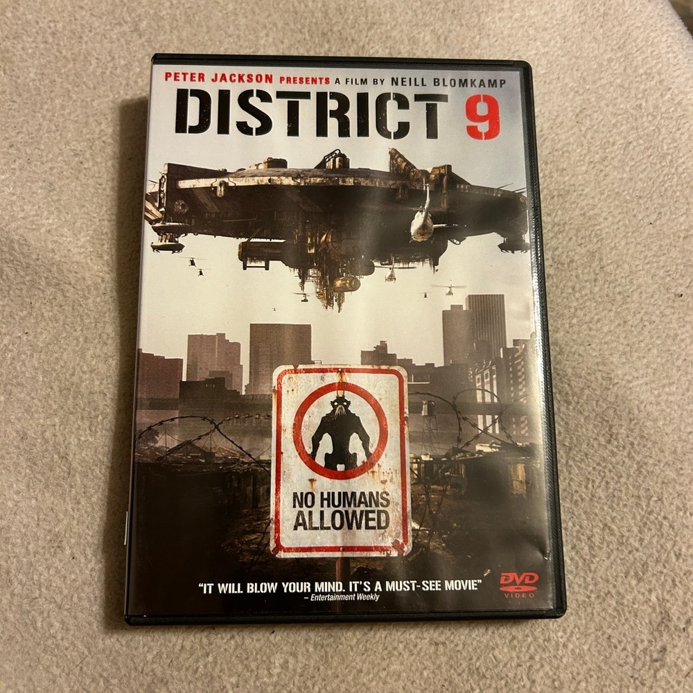 District 9 DVD 2009 Peter Jackson Neill Blomkamp Sci-Fi Action Thriller